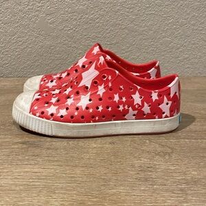 Native Shoes Unisex-Child Jefferson Red Star Print Junior Sneaker